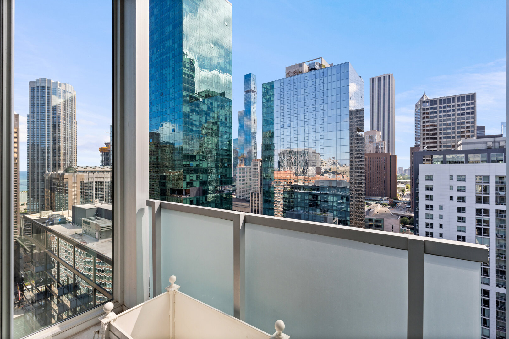 550 N Saint Clair Street Unit: 2502