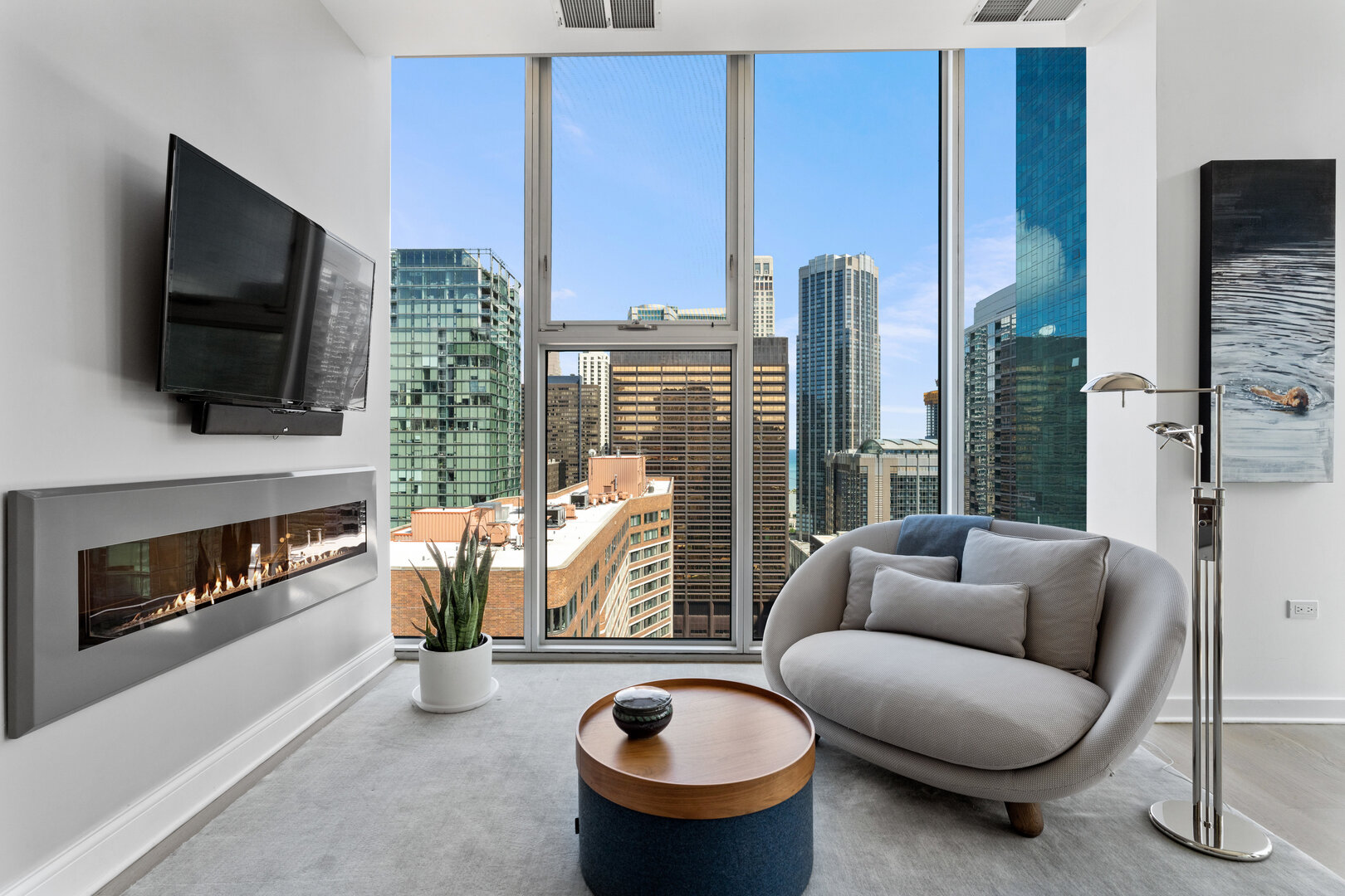 550 N Saint Clair Street Unit: 2502