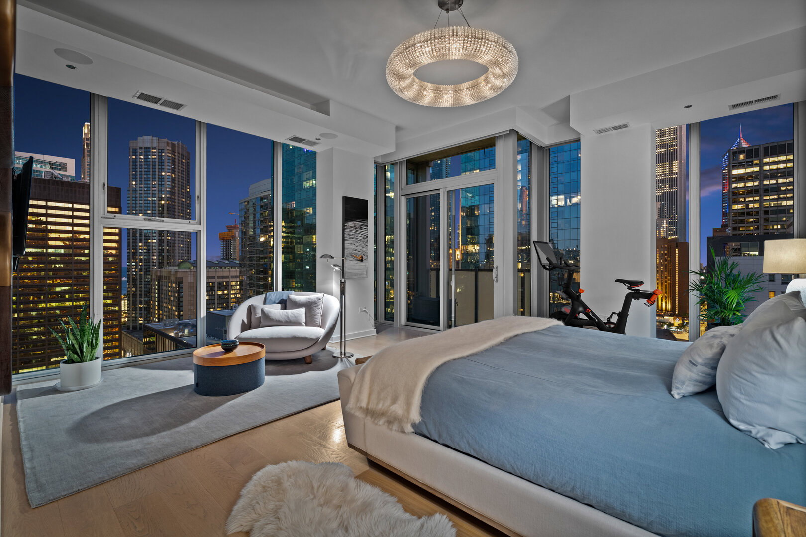 550 N Saint Clair Street Unit: 2502