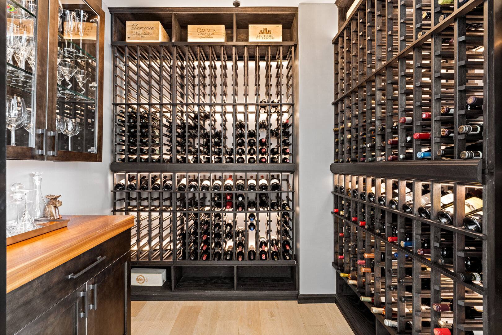 550 N Saint Clair Street Unit: 2502