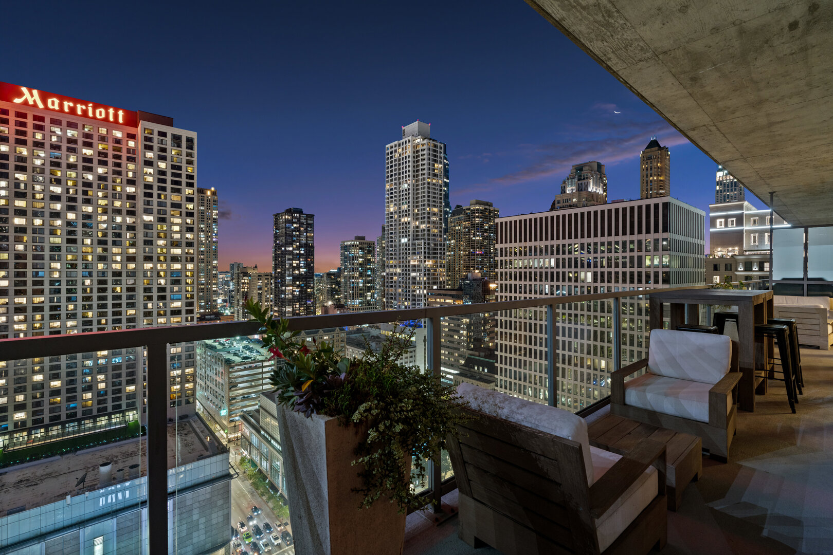 550 N Saint Clair Street Unit: 2502