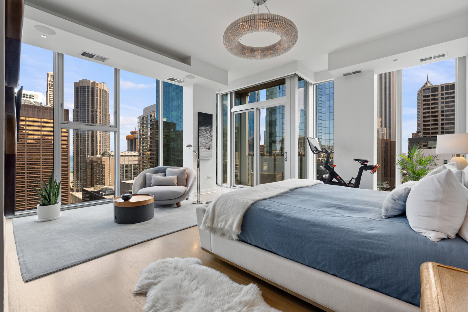 550 N Saint Clair Street Unit: 2502