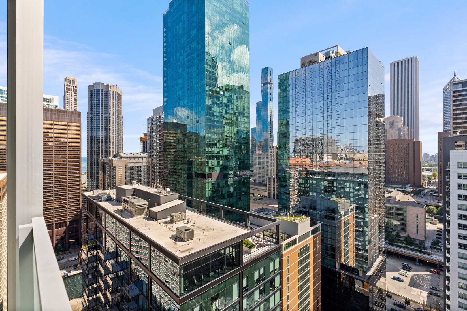 550 N Saint Clair Street Unit: 2502