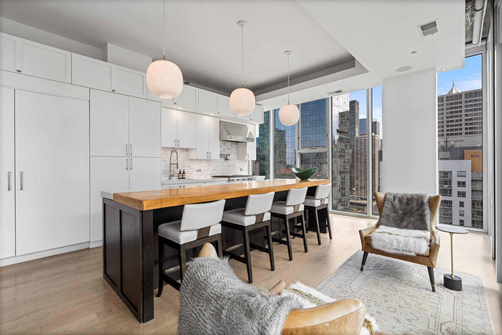 550 N Saint Clair Street Unit: 2502