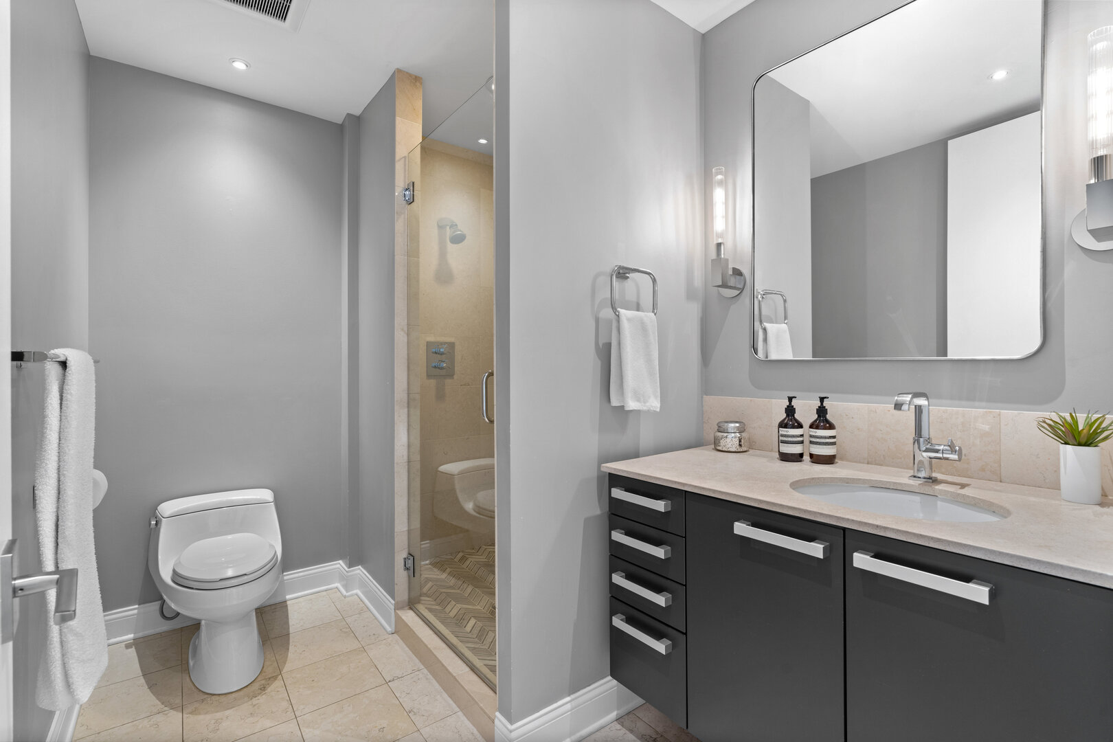 550 N Saint Clair Street Unit: 2502