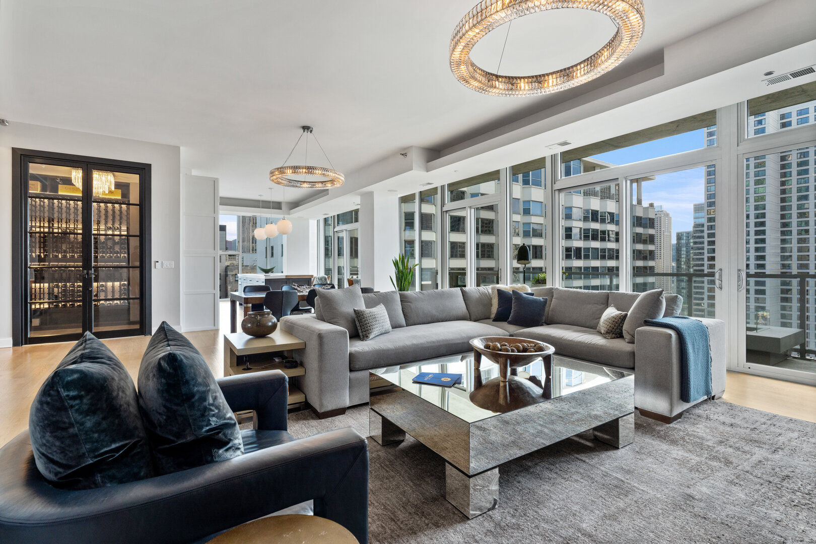 550 N Saint Clair Street Unit: 2502