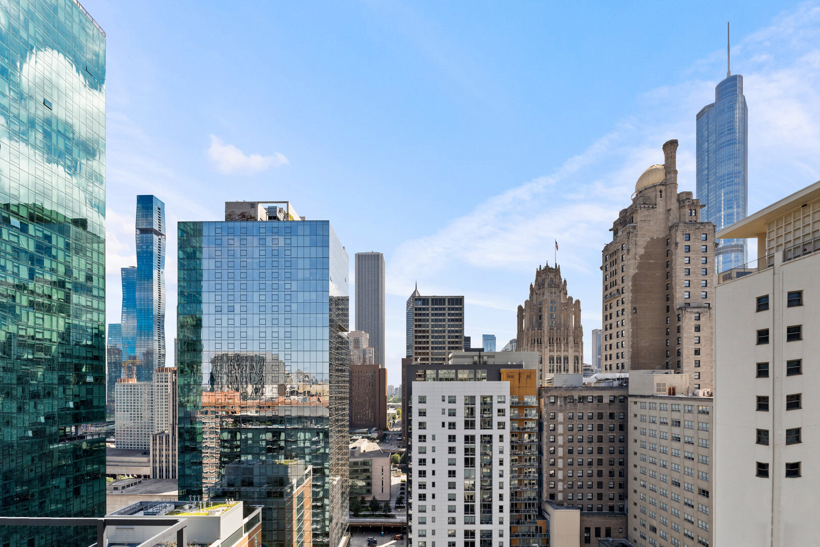 550 N Saint Clair Street Unit: 2502