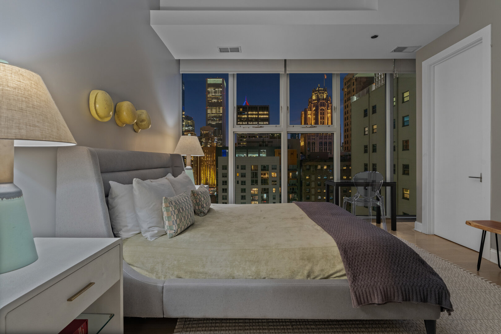 550 N Saint Clair Street Unit: 2502