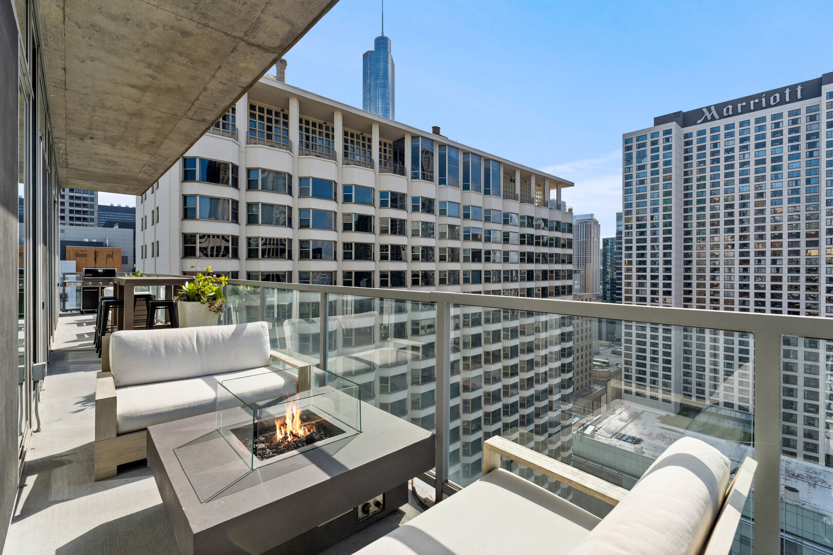 550 N Saint Clair Street Unit: 2502