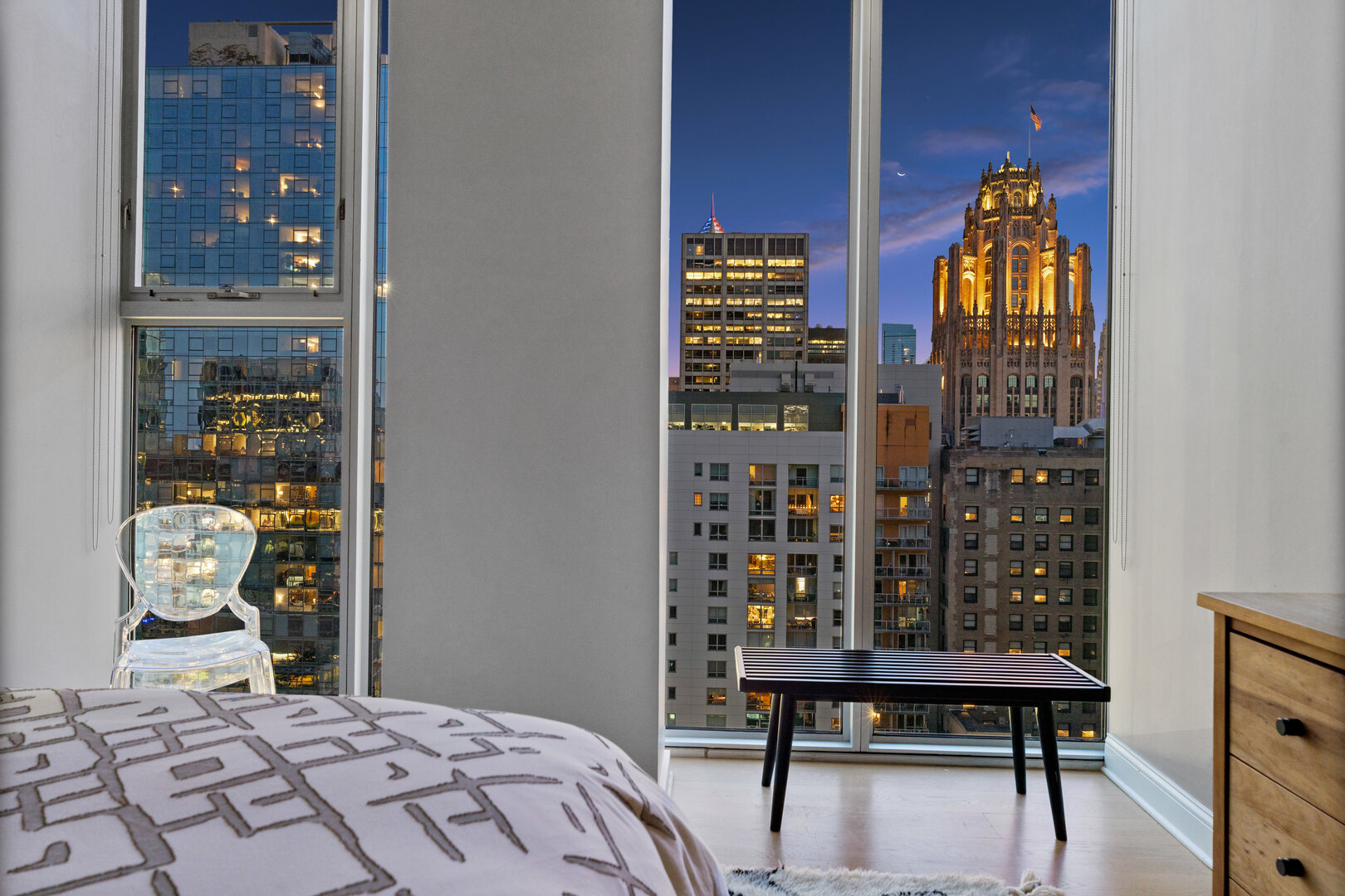 550 N Saint Clair Street Unit: 2502