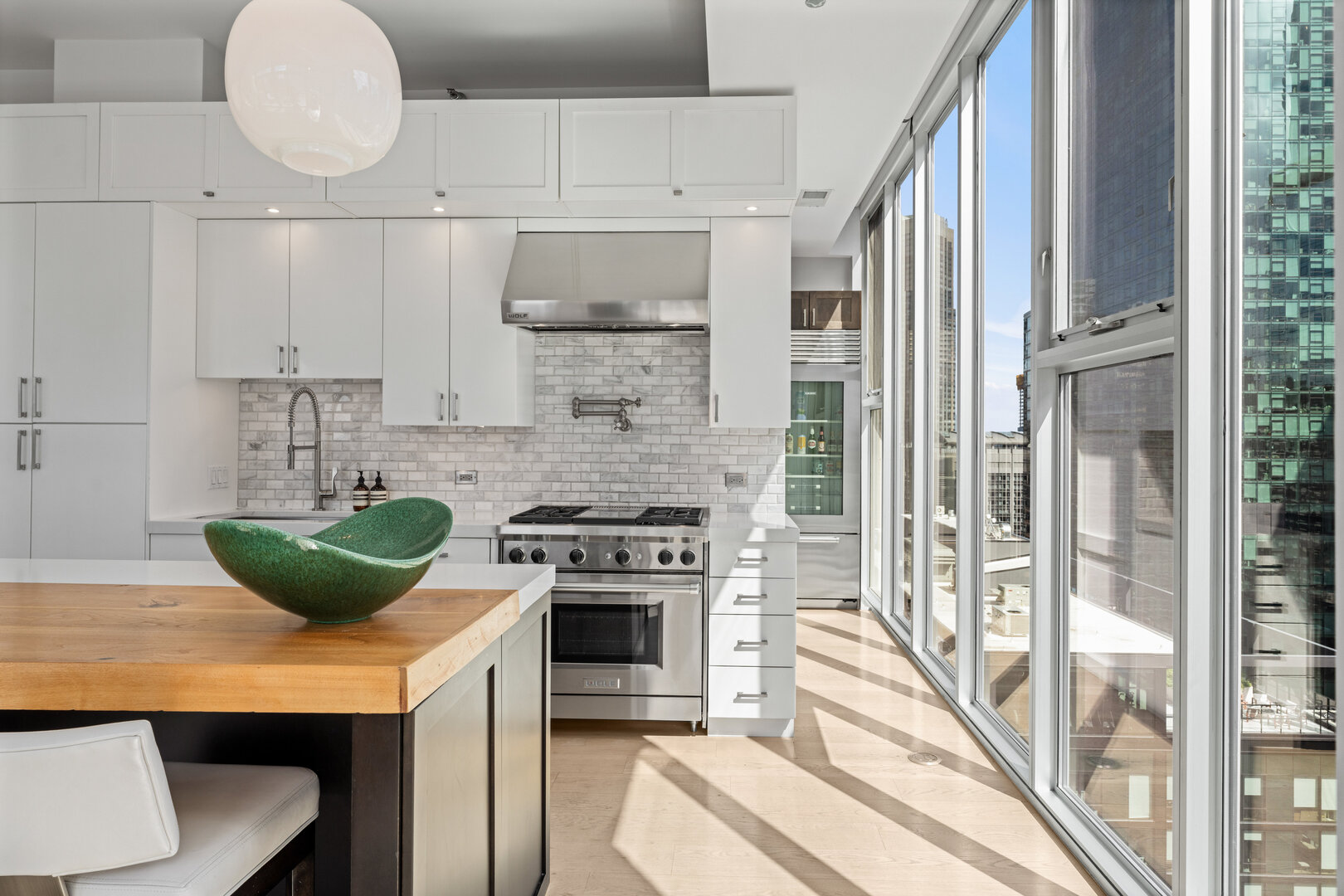 550 N Saint Clair Street Unit: 2502