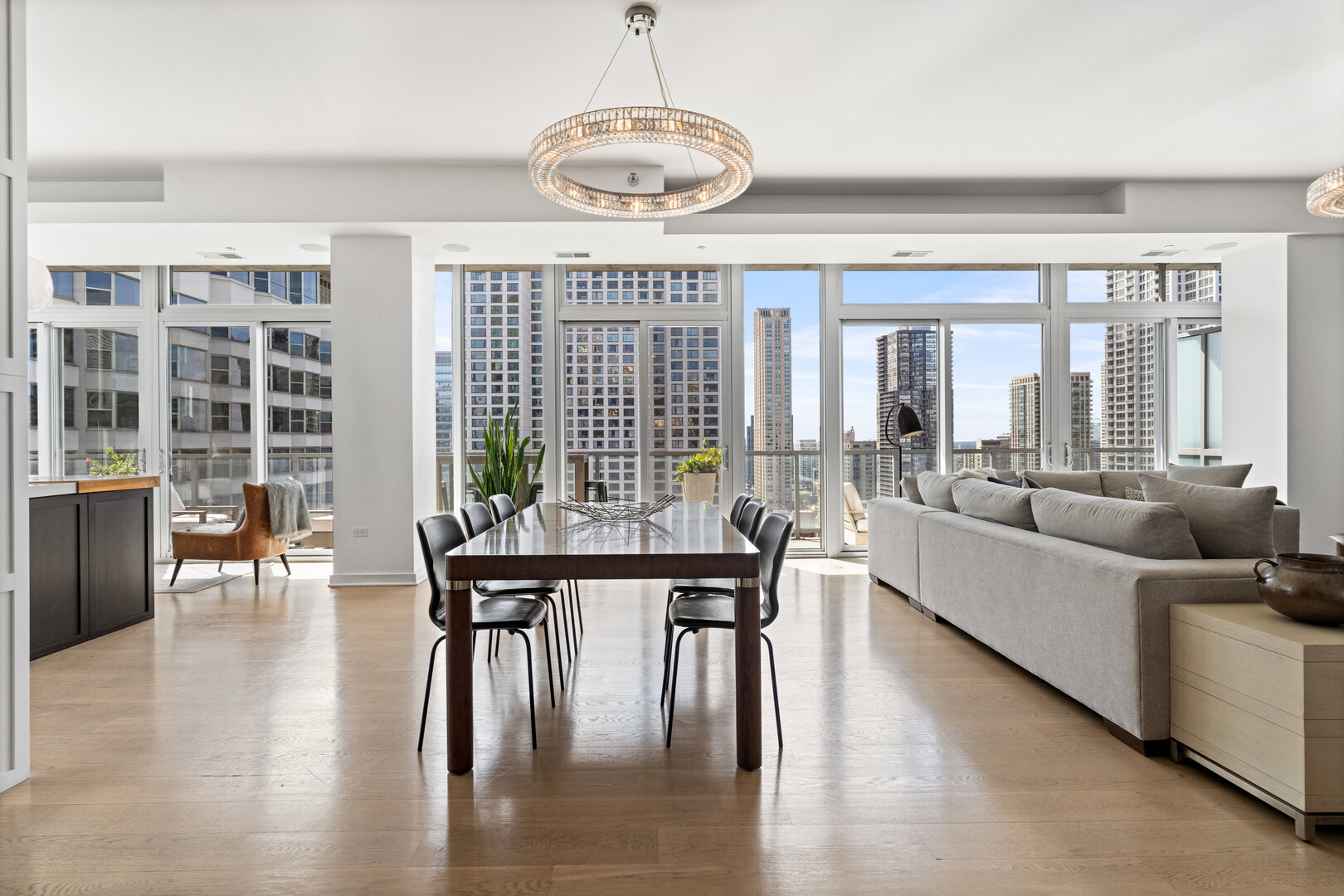 550 N Saint Clair Street Unit: 2502