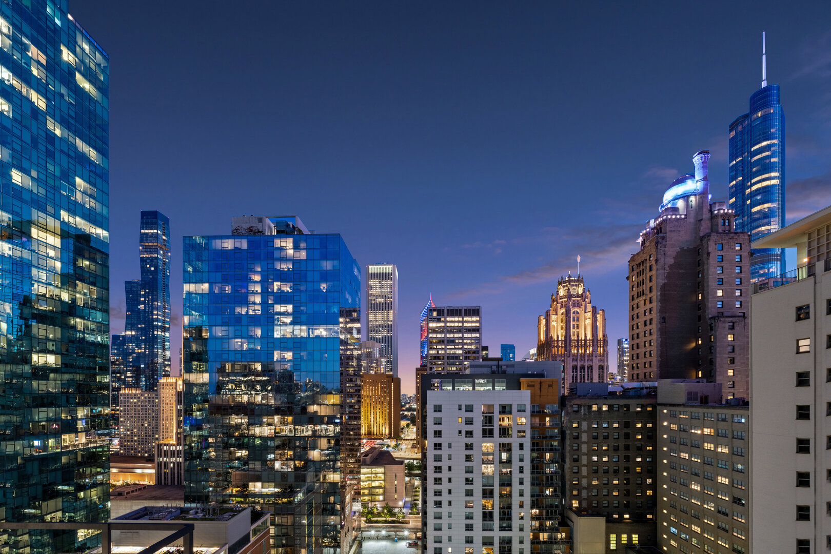 550 N Saint Clair Street Unit: 2502