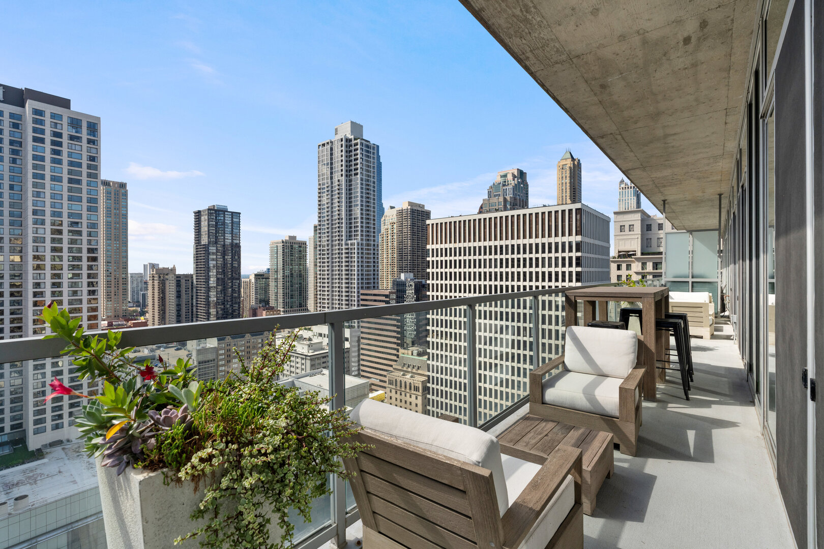 550 N Saint Clair Street Unit: 2502
