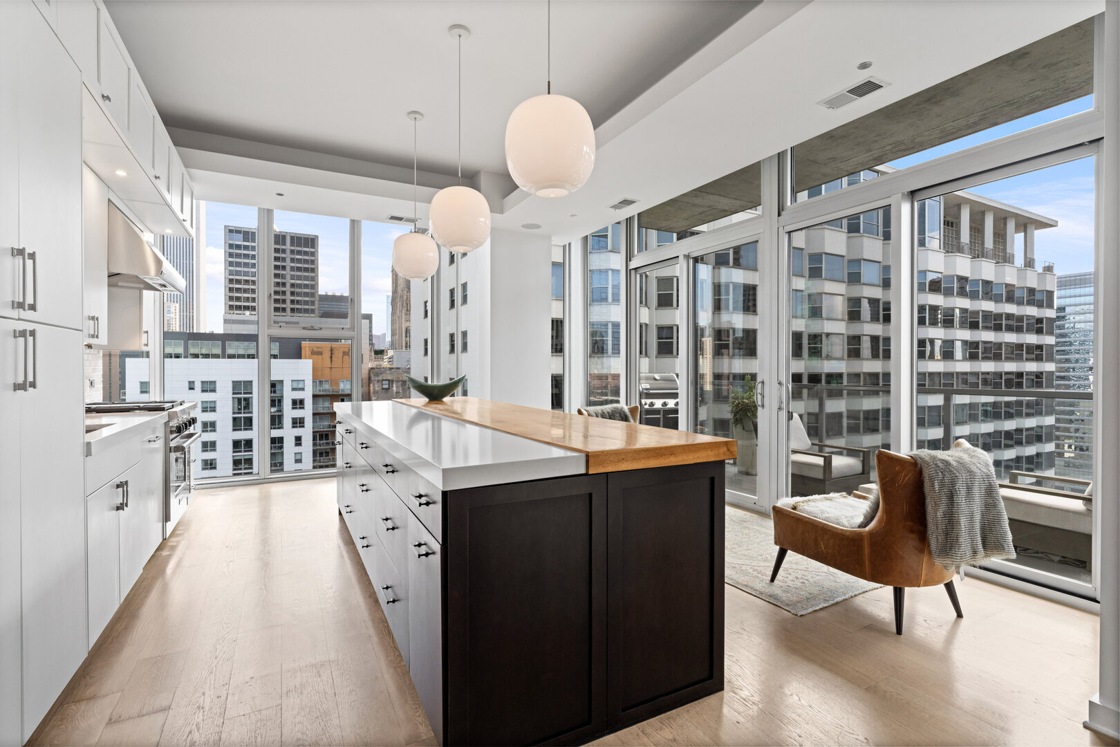 550 N Saint Clair Street Unit: 2502