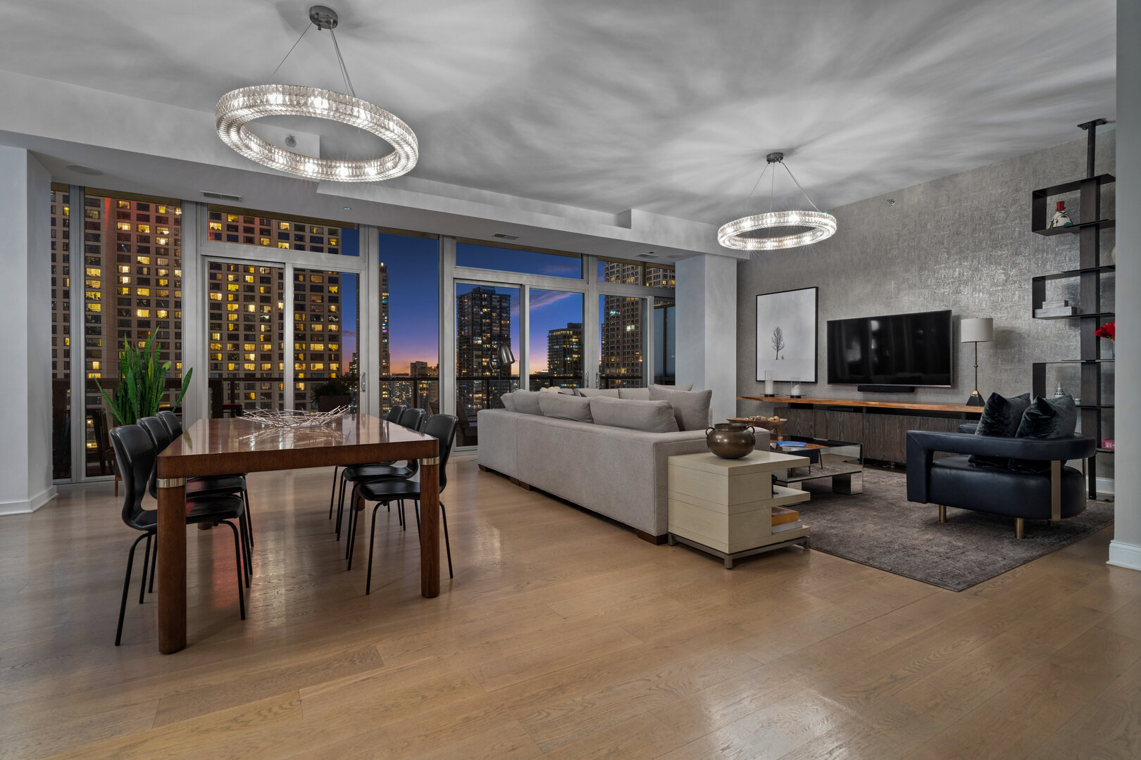 550 N Saint Clair Street Unit: 2502