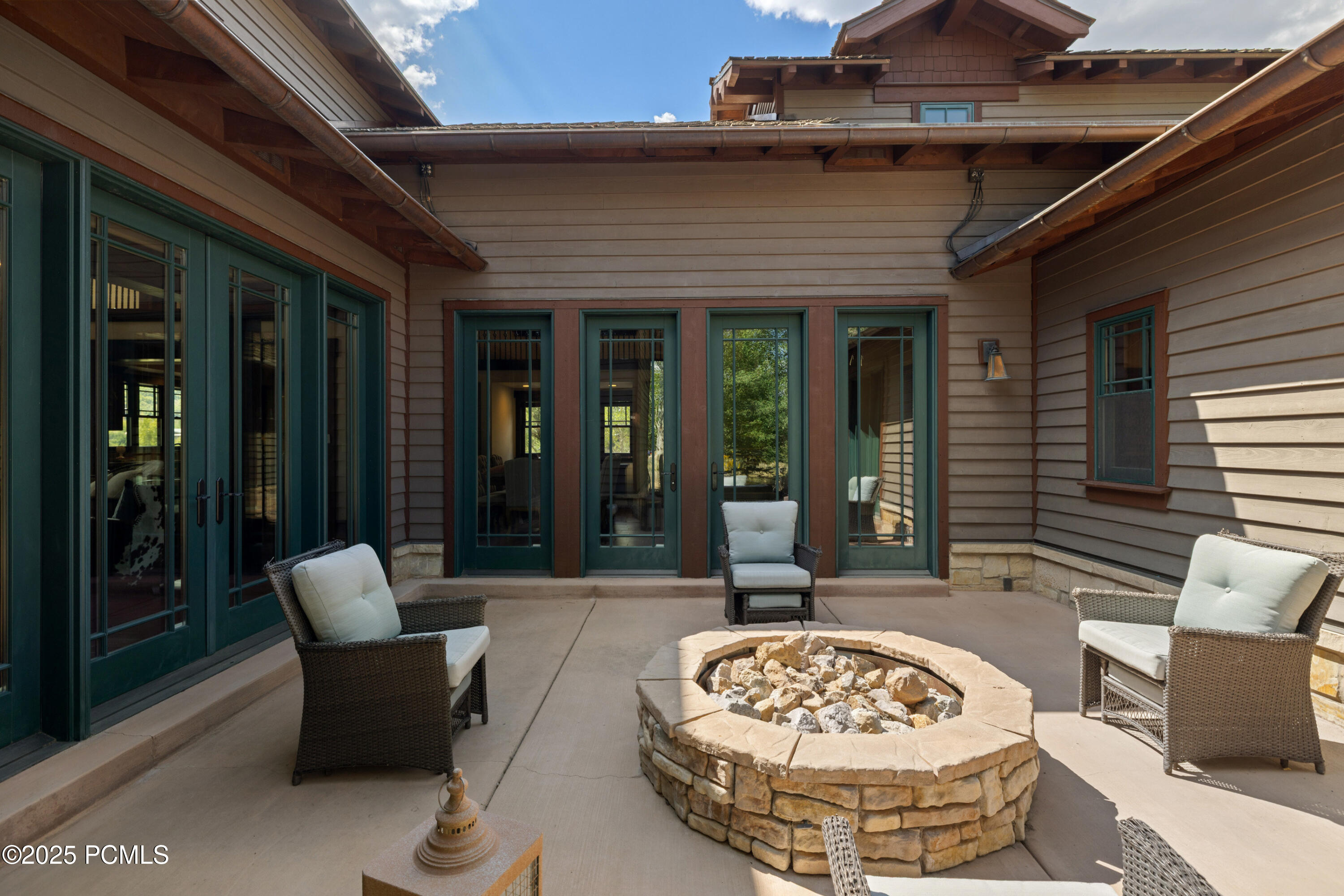 3212 E Broken Spear Trail
