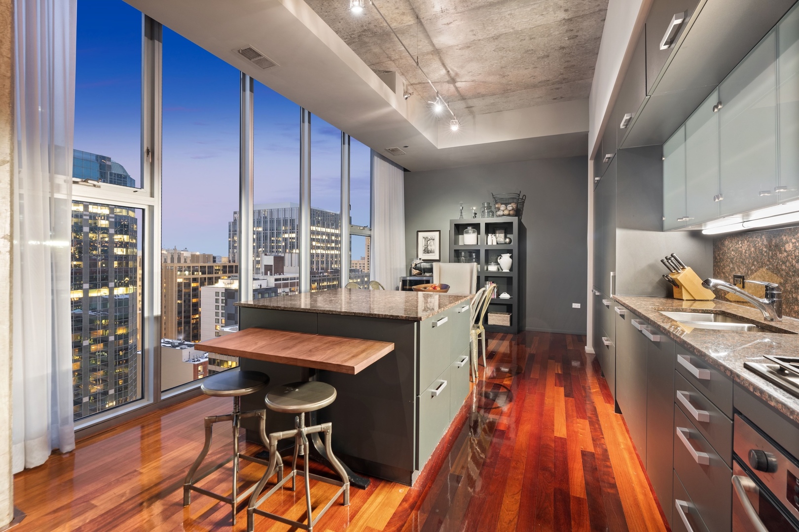 550 N Saint Clair Street Unit: 2503