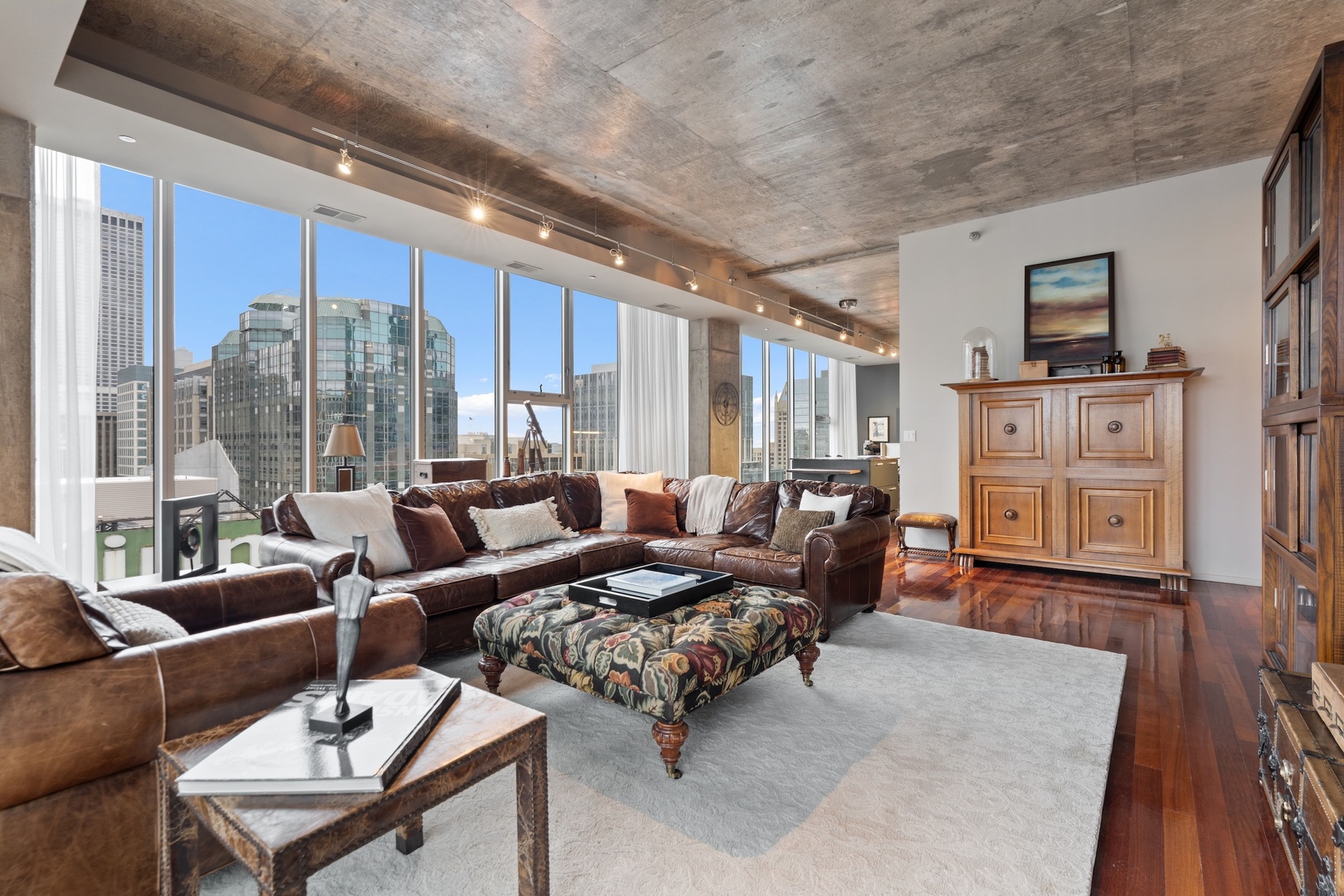 550 N Saint Clair Street Unit: 2503