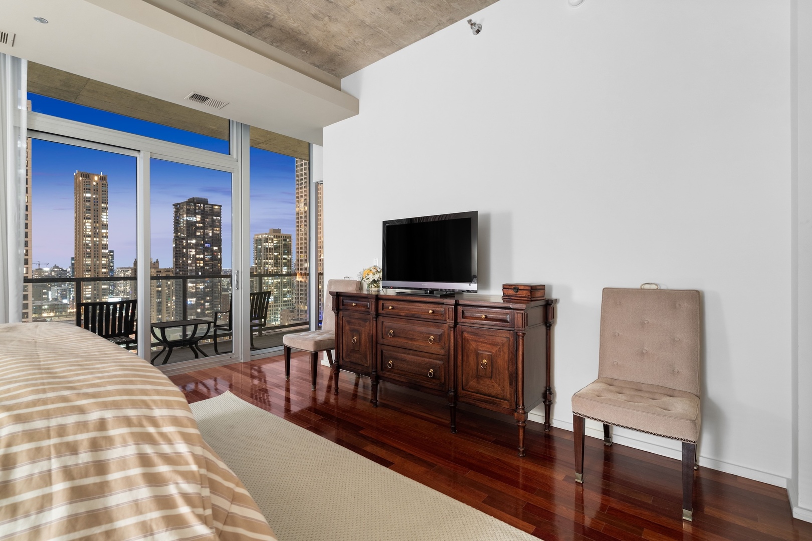 550 N Saint Clair Street Unit: 2503