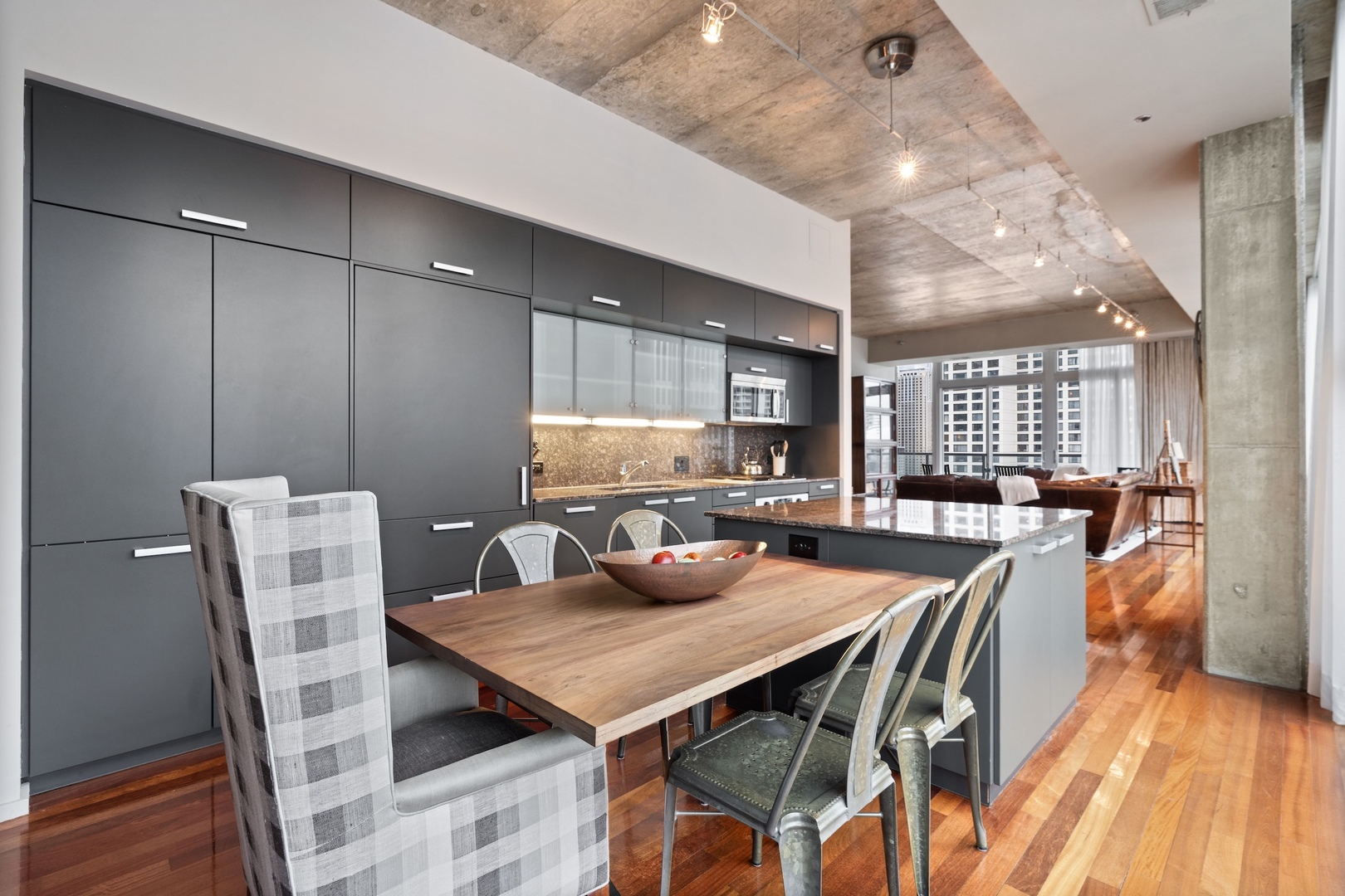 550 N Saint Clair Street Unit: 2503