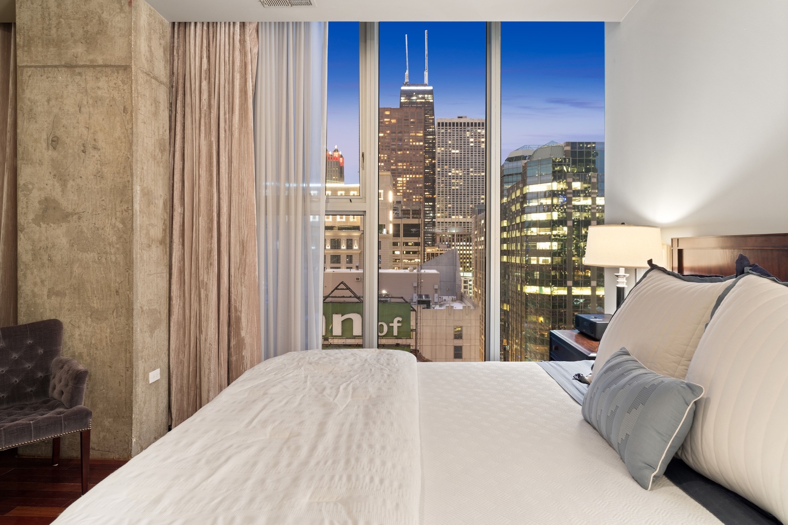 550 N Saint Clair Street Unit: 2503