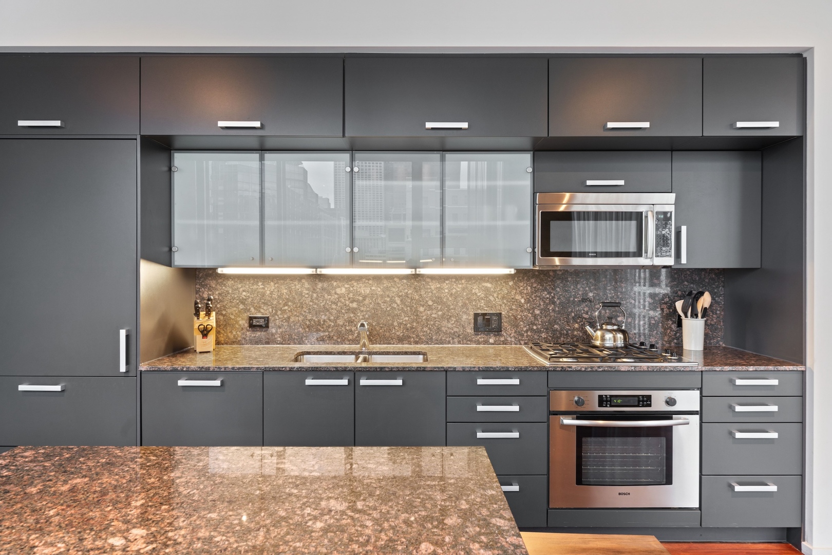 550 N Saint Clair Street Unit: 2503