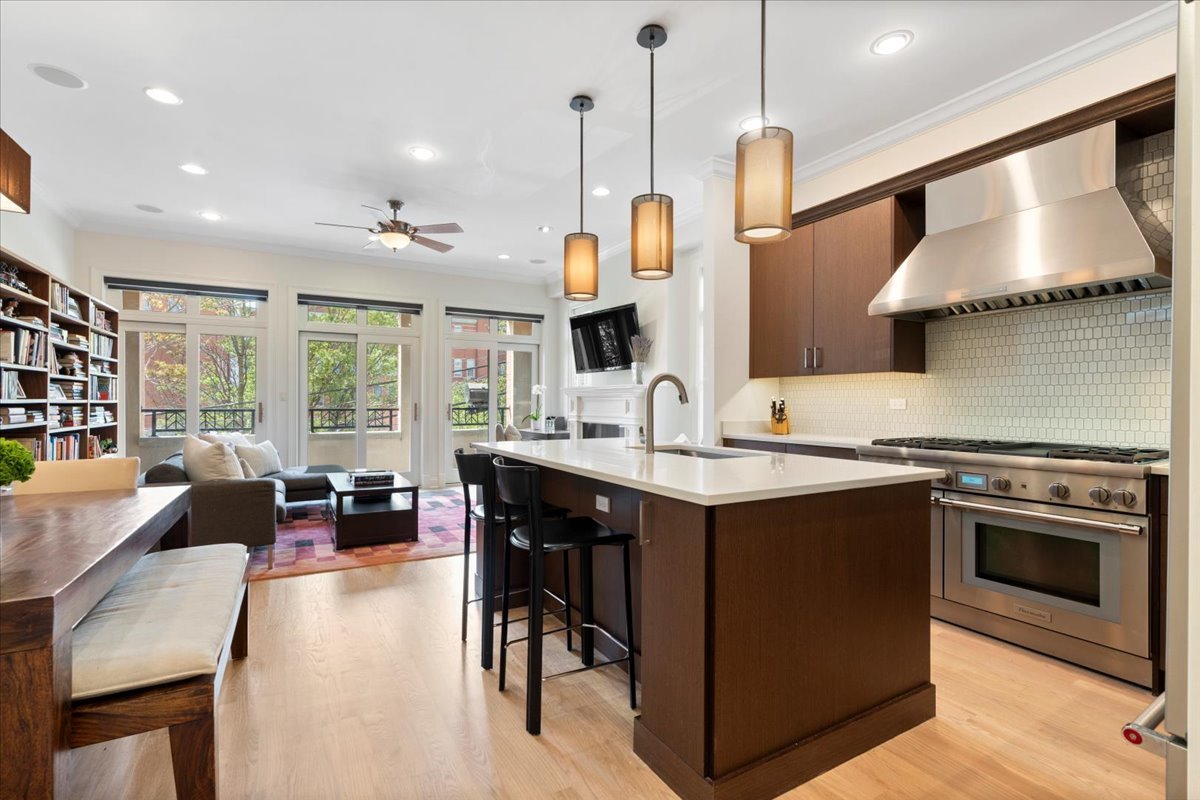 3842 N SOUTHPORT Avenue Unit: I
