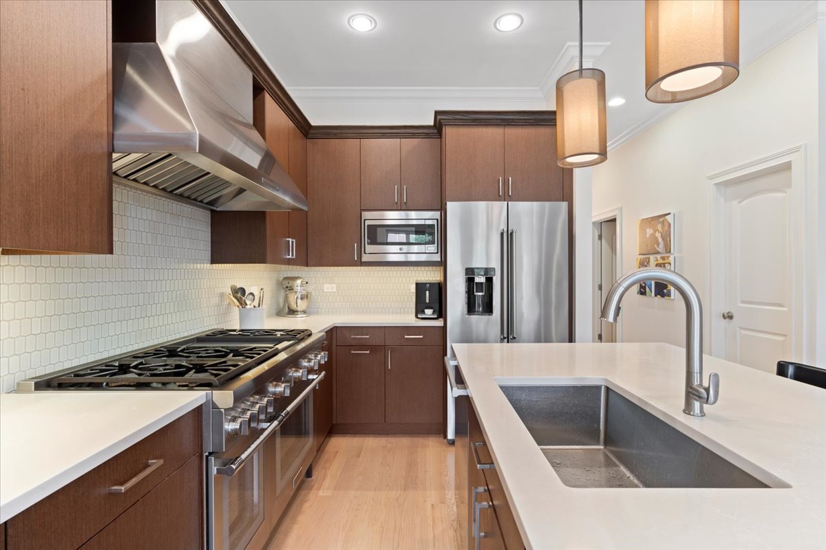3842 N SOUTHPORT Avenue Unit: I