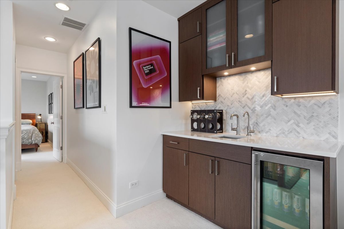 3842 N SOUTHPORT Avenue Unit: I