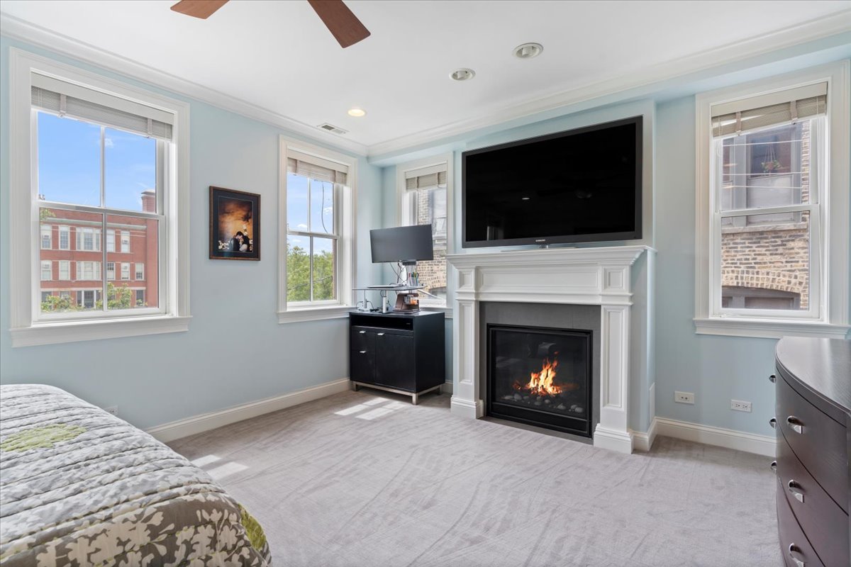 3842 N SOUTHPORT Avenue Unit: I