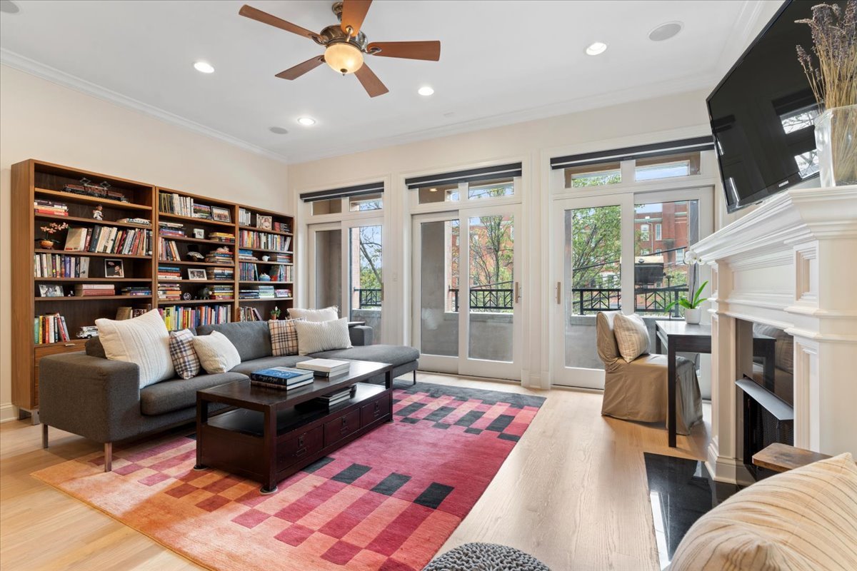 3842 N SOUTHPORT Avenue Unit: I