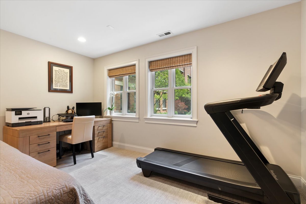 3842 N SOUTHPORT Avenue Unit: I