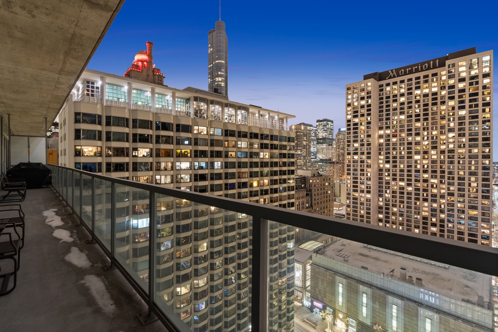550 N Saint Clair Street Unit: 2503