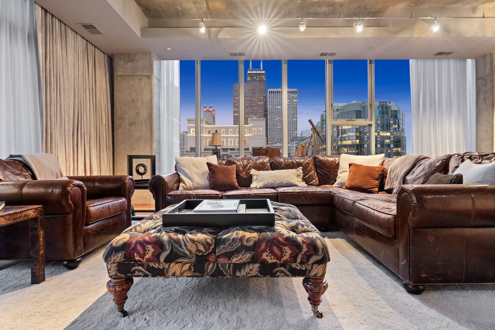 550 N Saint Clair Street Unit: 2503