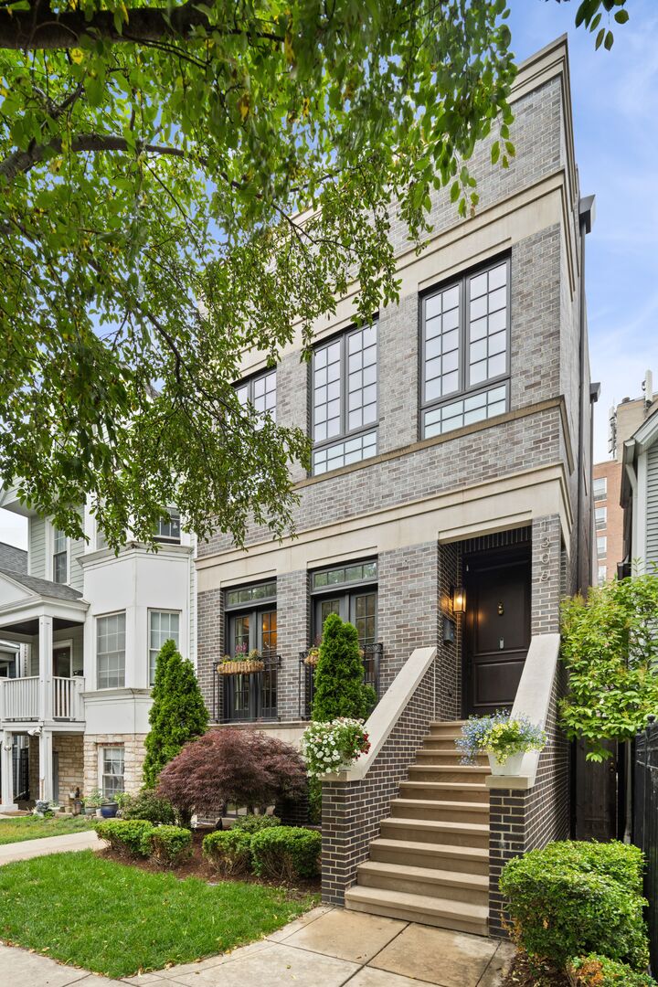 1306 W Byron Street