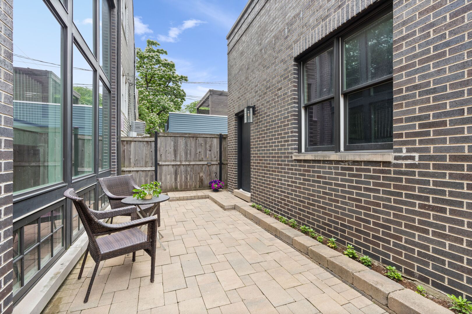 1306 W Byron Street