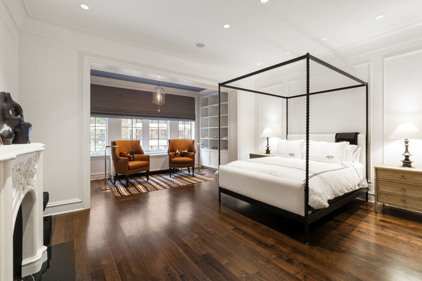 220 E Walton Place Unit: 4E