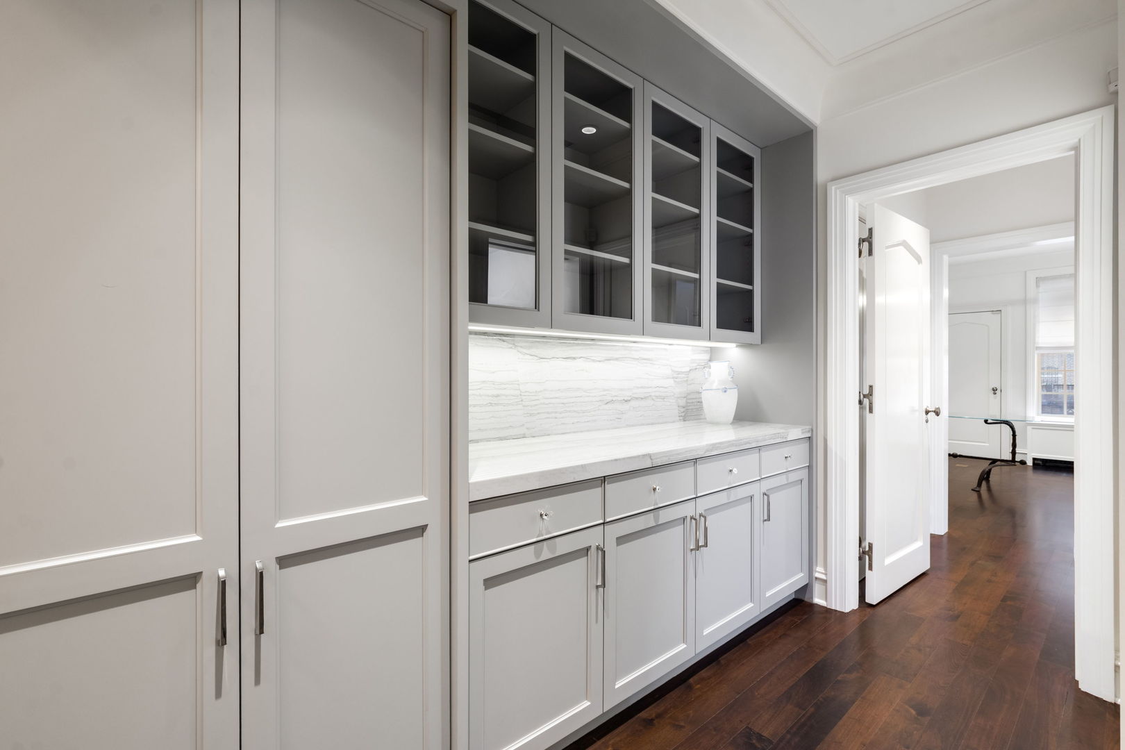 220 E Walton Place Unit: 4E