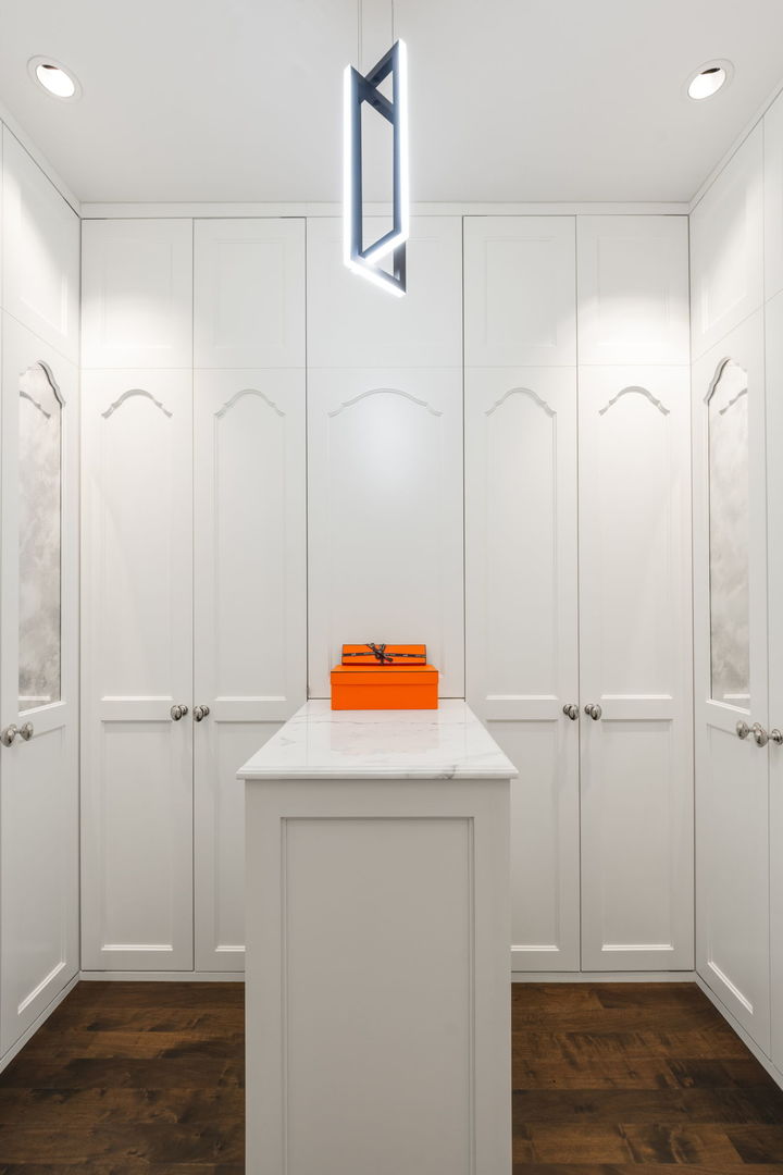 220 E Walton Place Unit: 4E