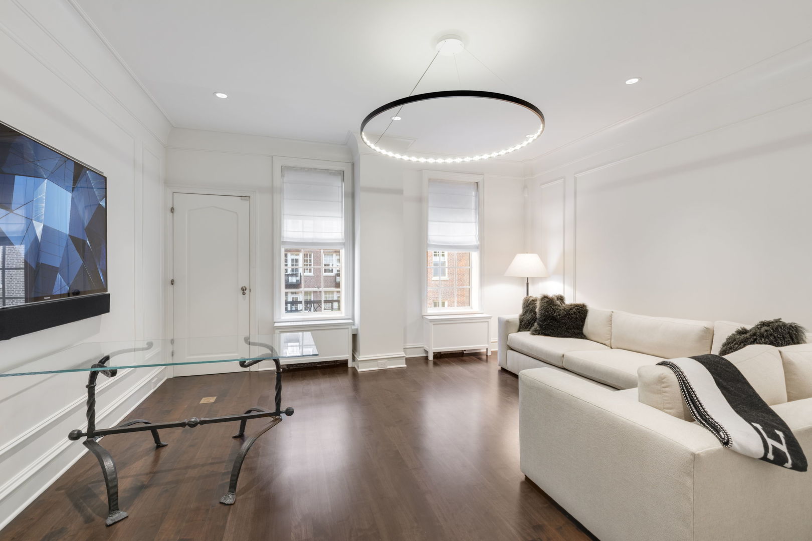 220 E Walton Place Unit: 4E