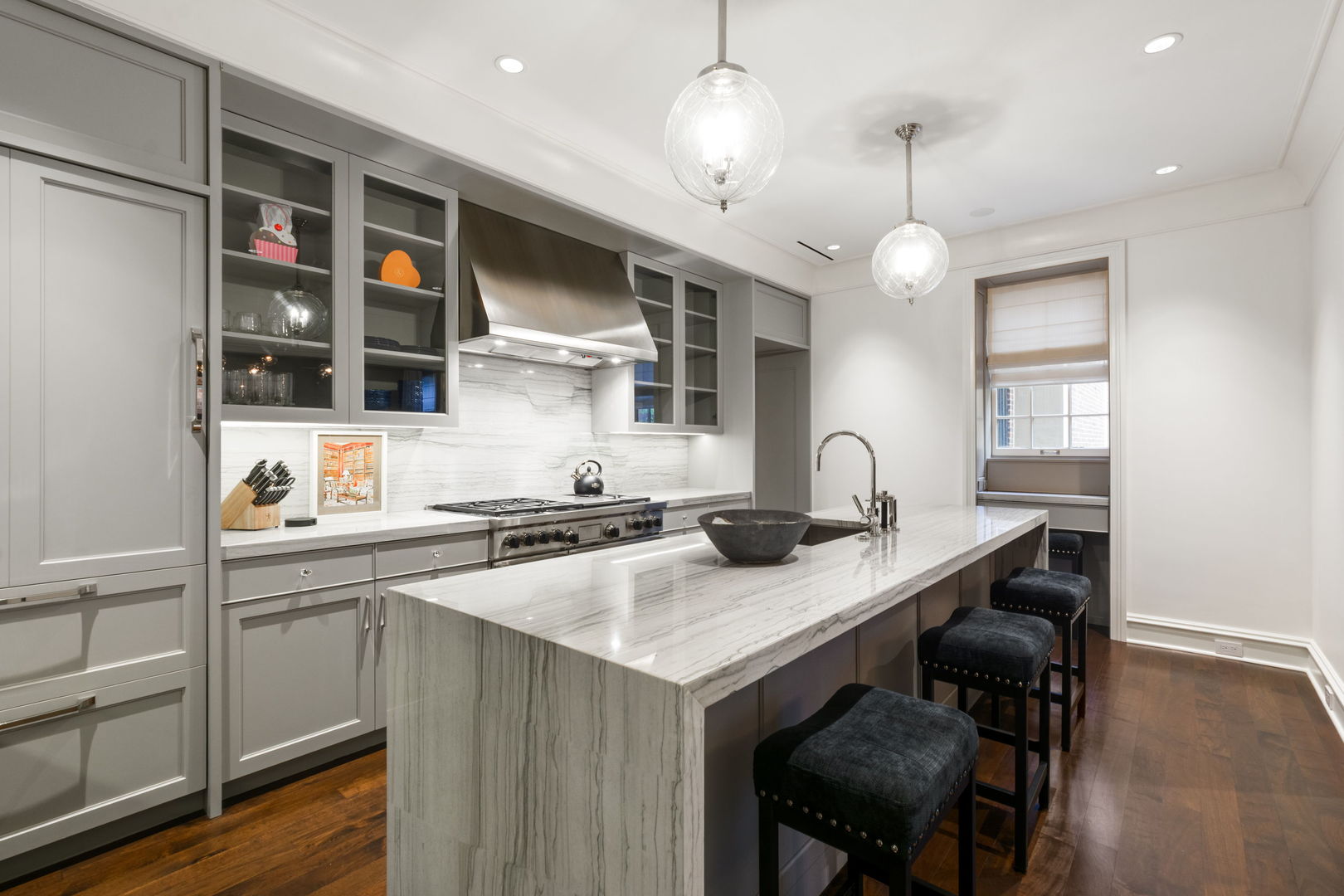 220 E Walton Place Unit: 4E