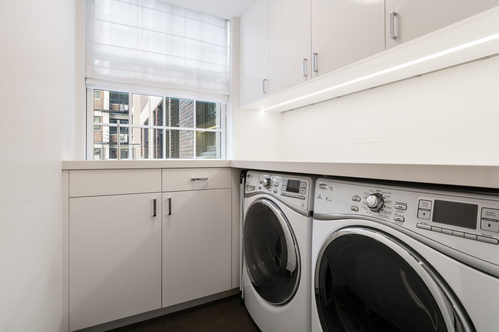 220 E Walton Place Unit: 4E