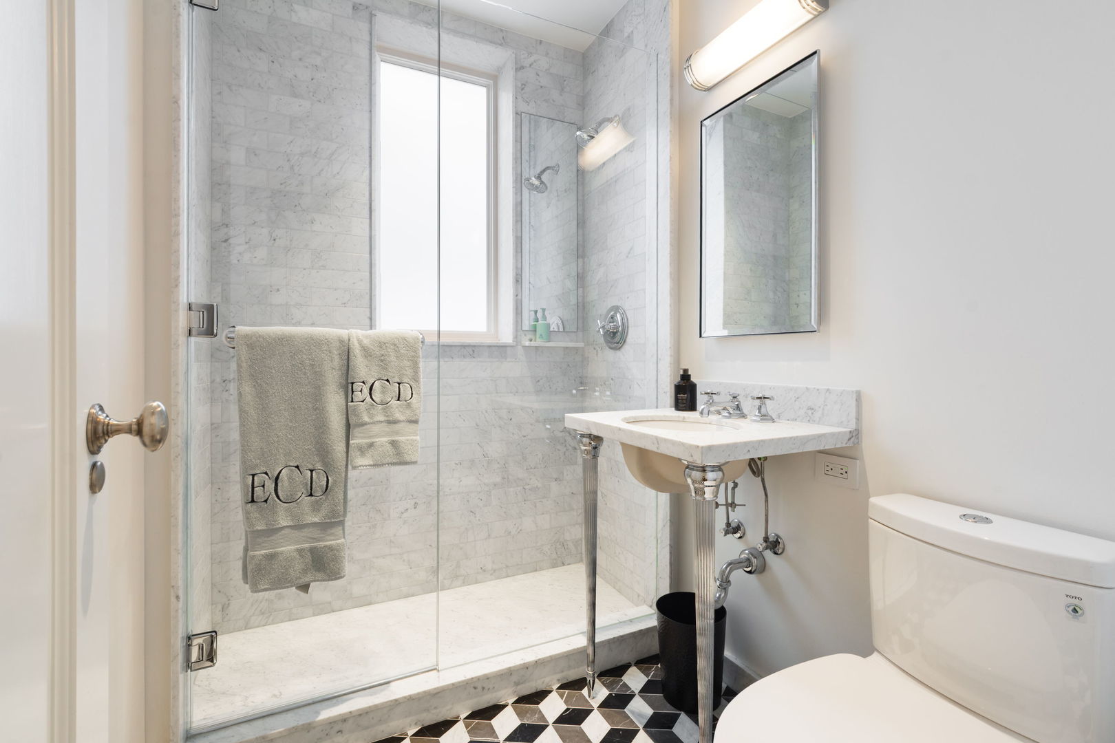 220 E Walton Place Unit: 4E