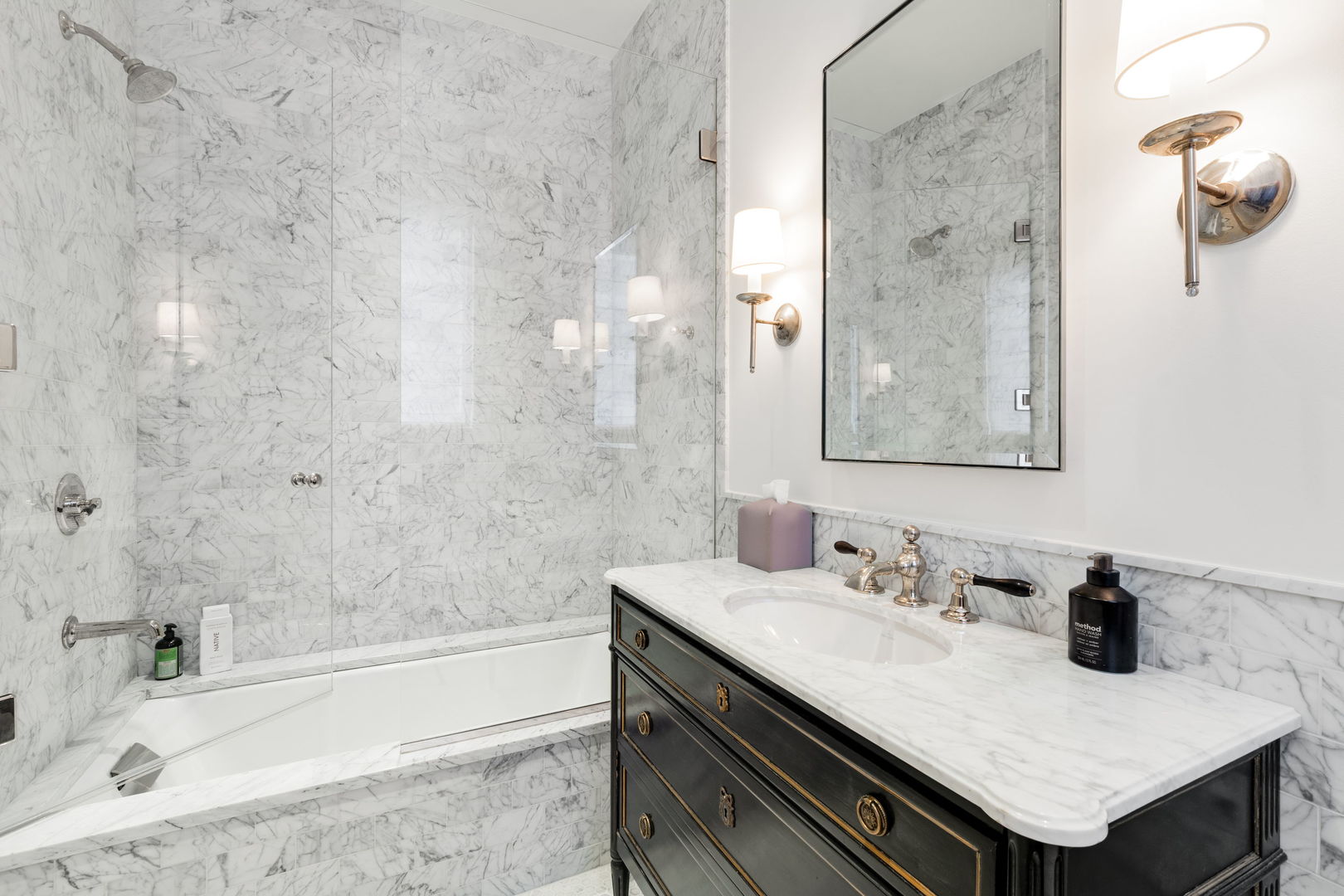 220 E Walton Place Unit: 4E