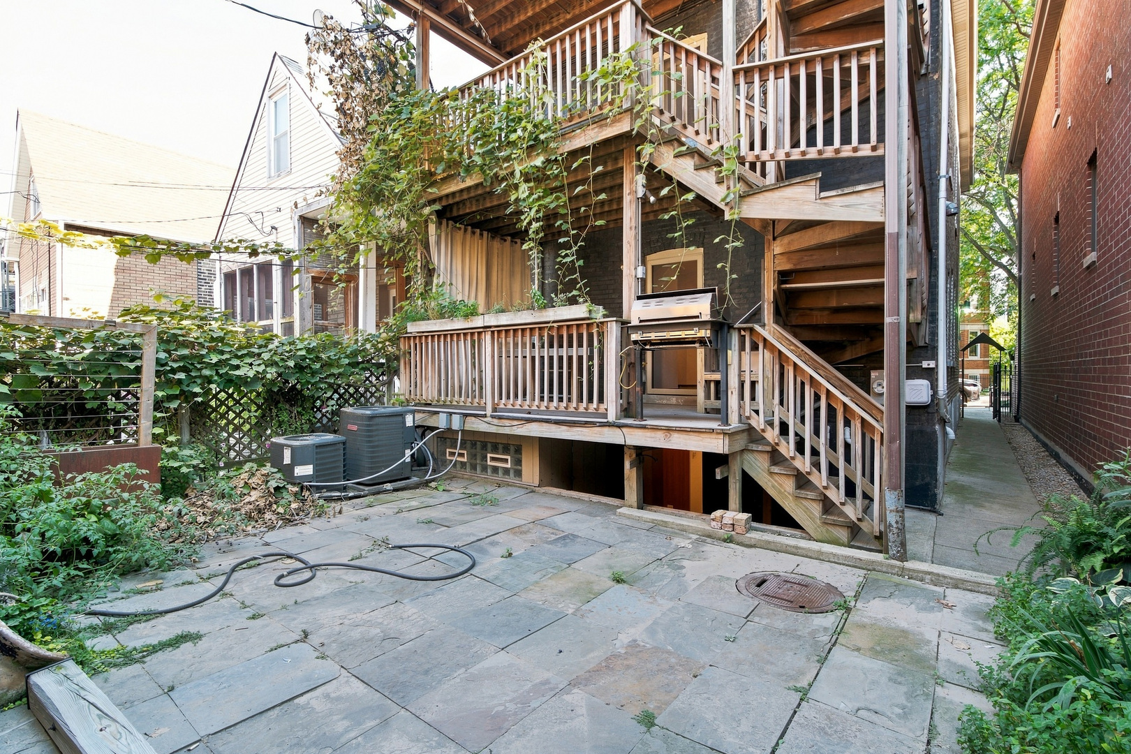 2334 W Medill Avenue