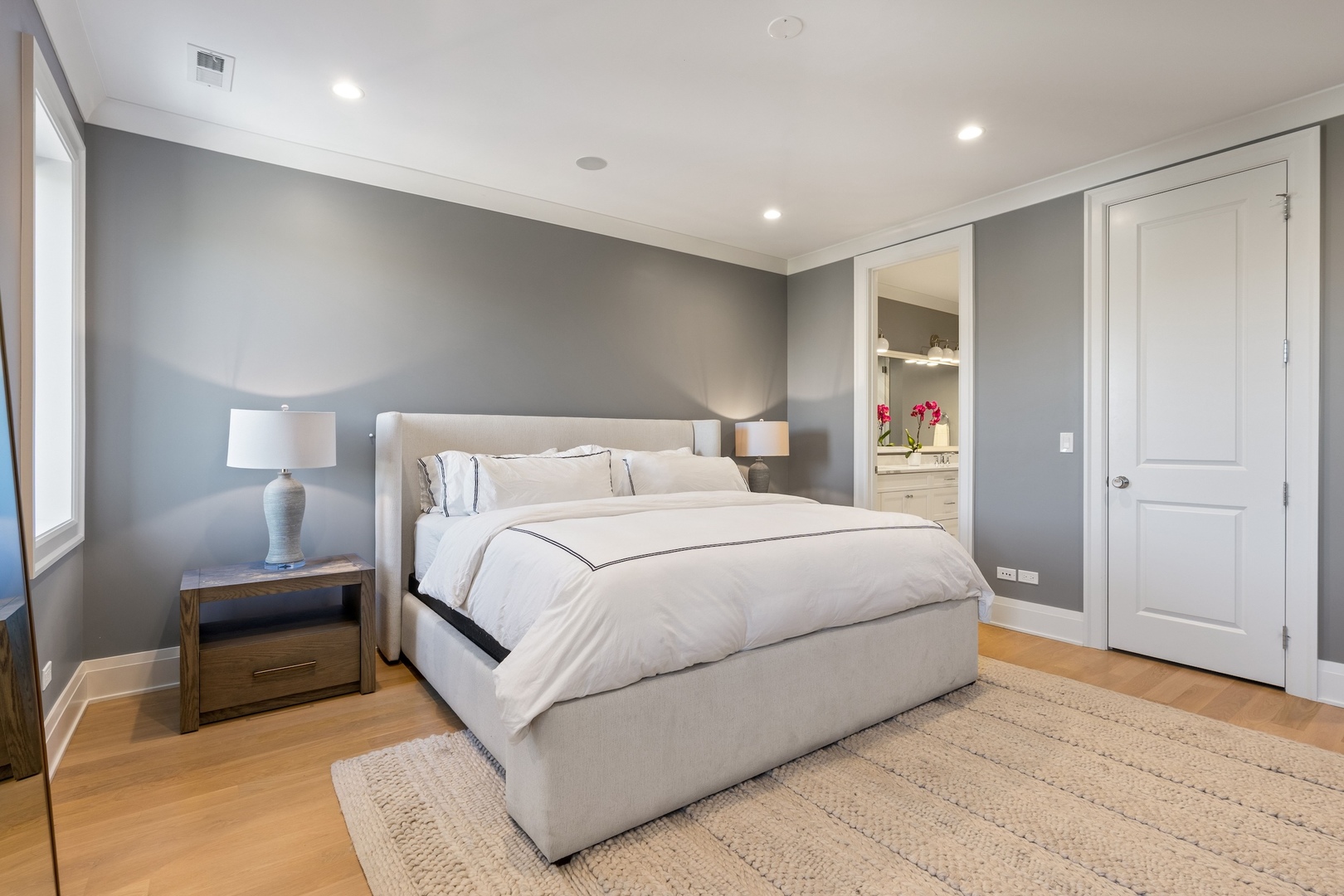 1142 W Diversey Parkway Unit: 3