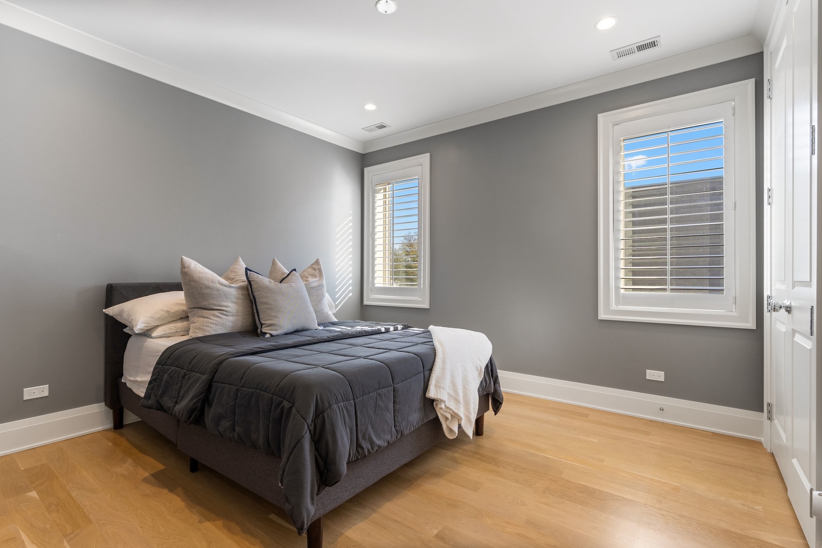 1142 W Diversey Parkway Unit: 3