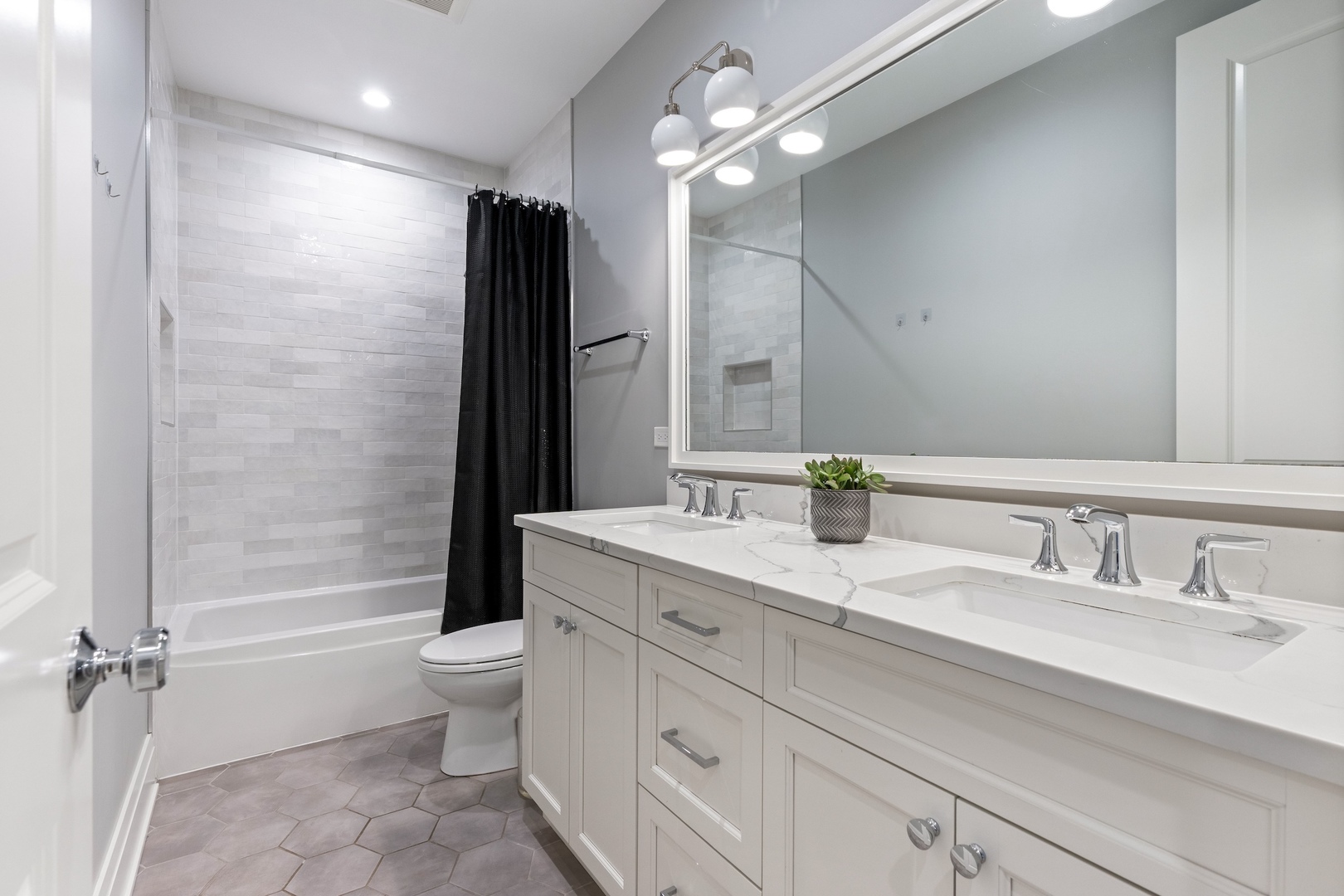 1142 W Diversey Parkway Unit: 3