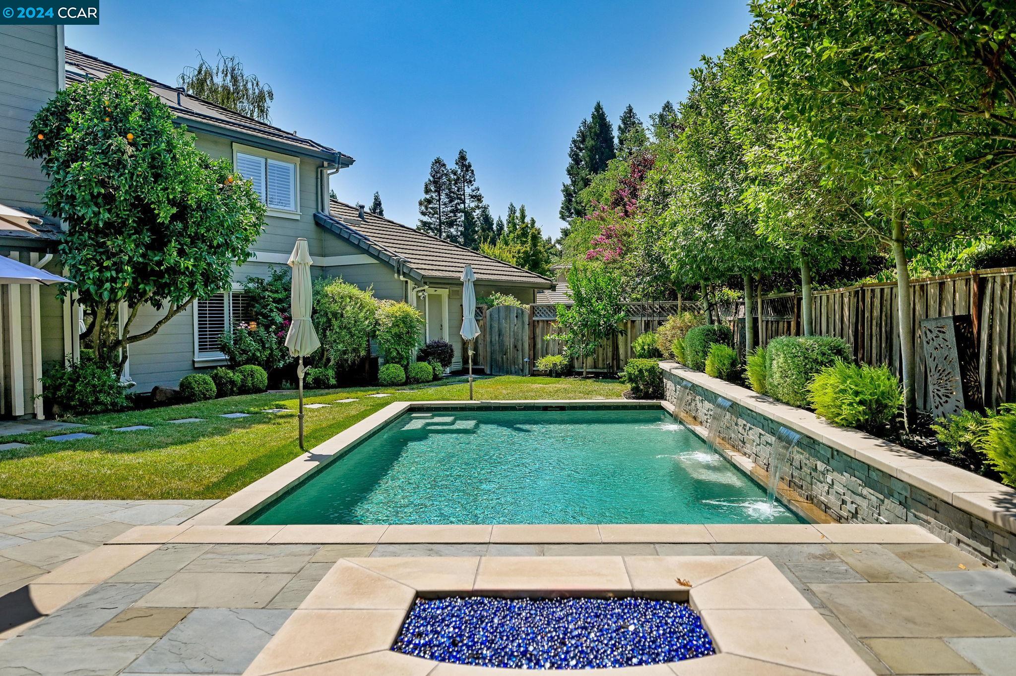 307 Amelia Ln